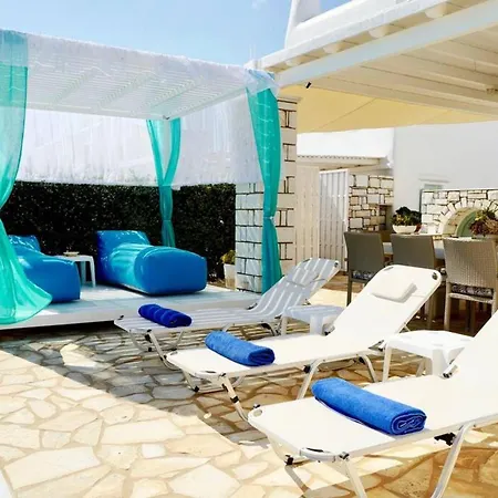 Dionysos In Holiday home