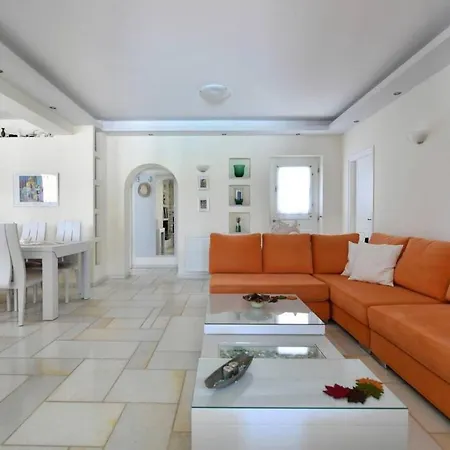 Dionysos In Holiday home Aliki (Paros)