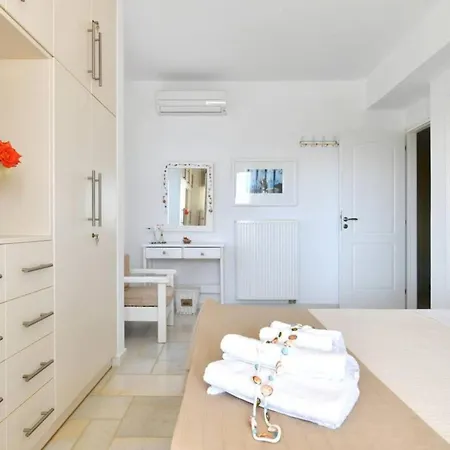 Dionysos In Holiday home *