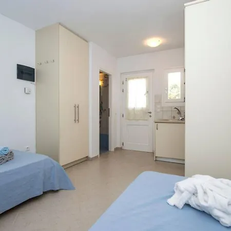 Dionysos In Holiday home