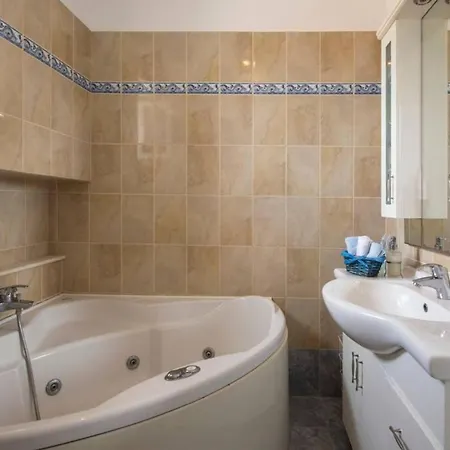 Dionysos In Holiday home *