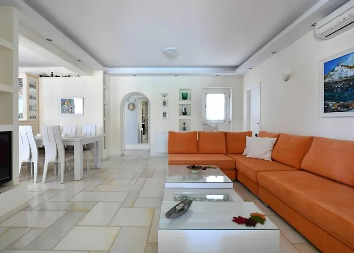 Dionysos In Holiday home Aliki (Paros)