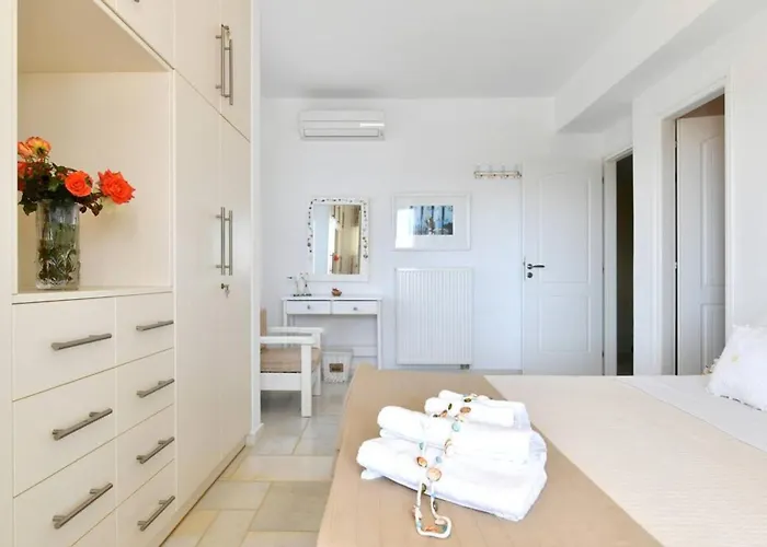 Dionysos In Holiday home *